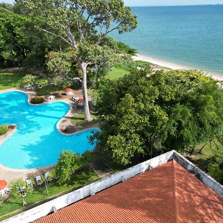 Purimas Beach Hotel & Spa Ban Chang  Bagian luar foto