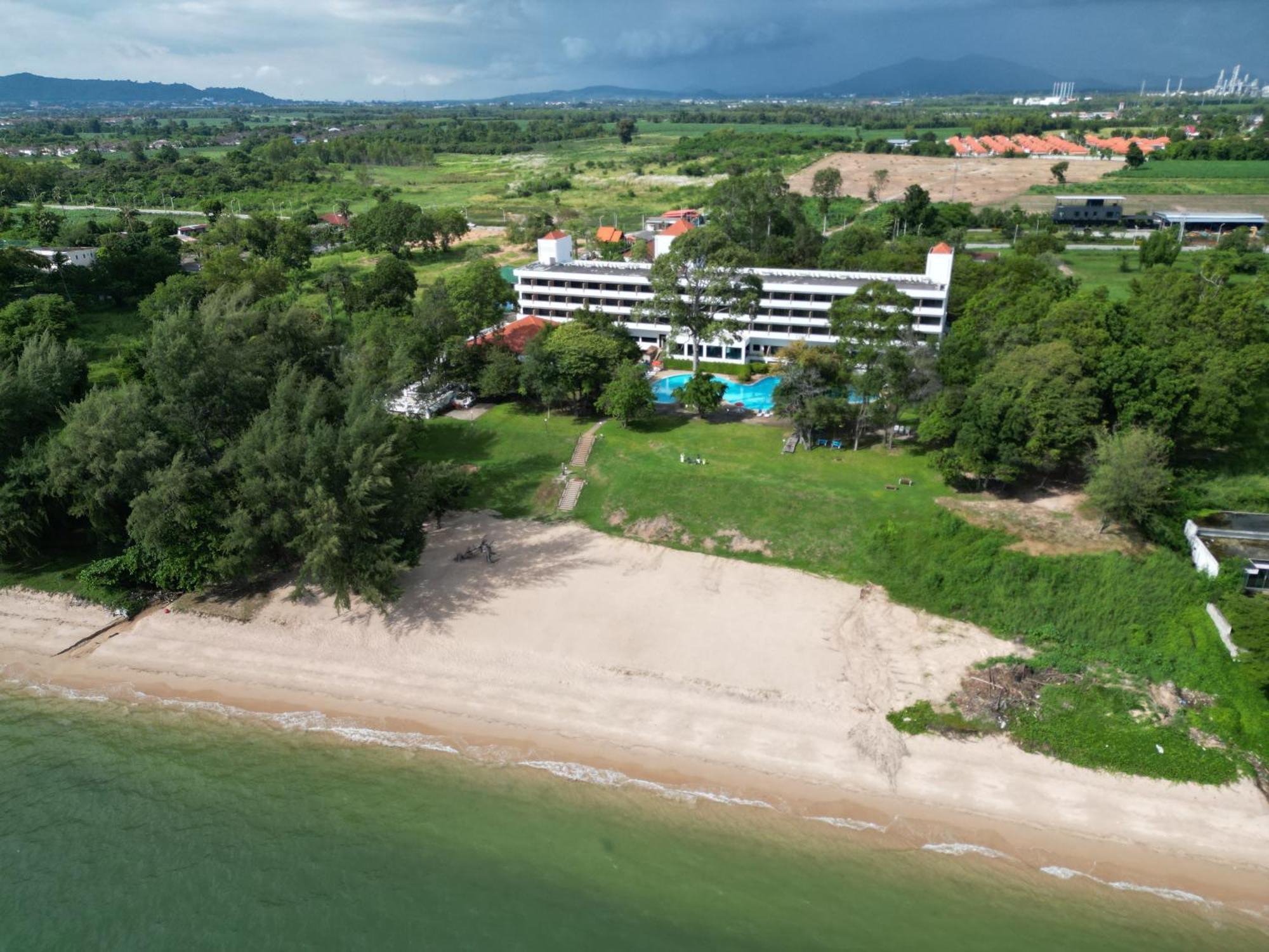 Purimas Beach Hotel & Spa Ban Chang  Bagian luar foto