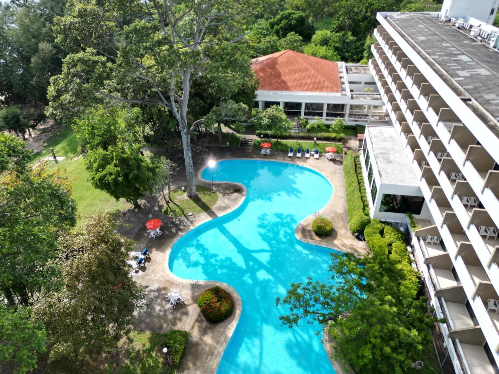 Purimas Beach Hotel & Spa Ban Chang  Bagian luar foto