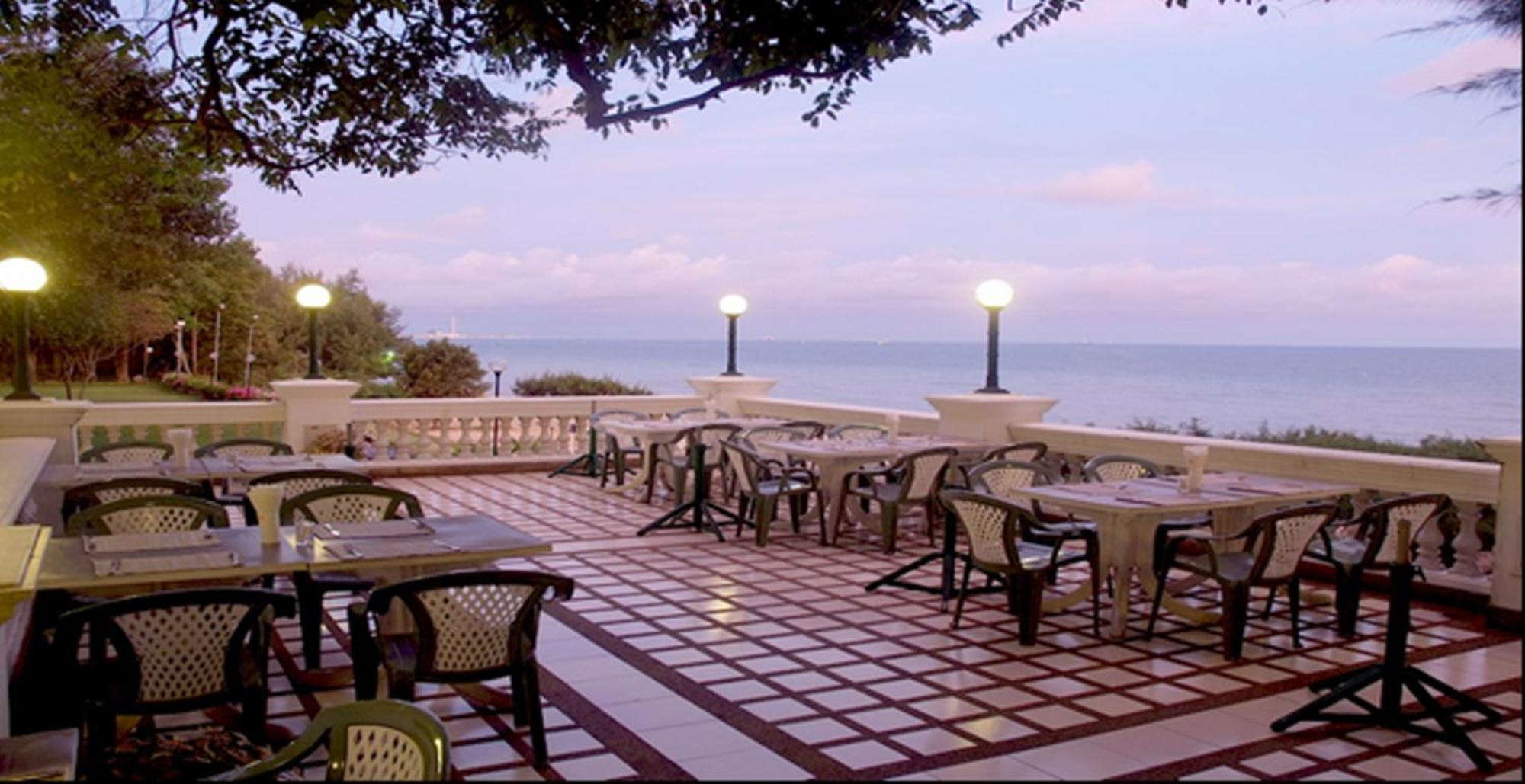 Purimas Beach Hotel & Spa Ban Chang  Bagian luar foto