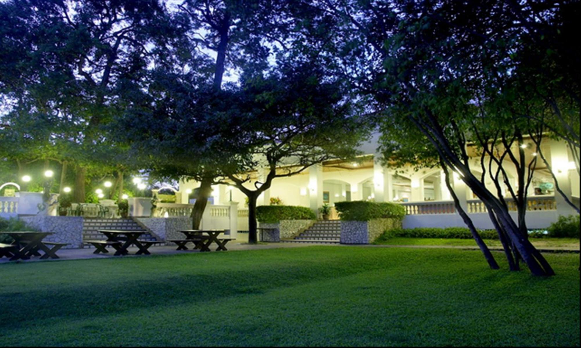 Purimas Beach Hotel & Spa Ban Chang  Bagian luar foto
